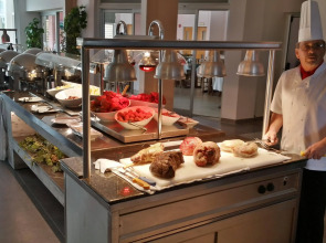 Mackenzie Beach Hotel & Apartments