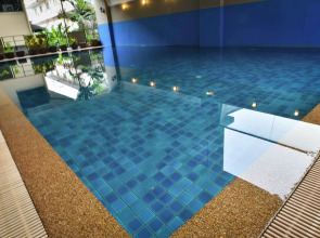 Boss Suites Nana Hotel