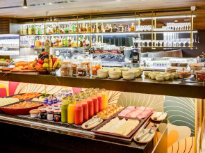 Qoya São Paulo Paulista, Curio Collection by Hilton