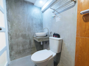 RedDoorz Plus @ Danlig Street Makati