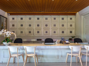 Alron Hotel Kuta Powered by Archipelago