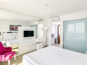 Le Bleu Hotel & Resort