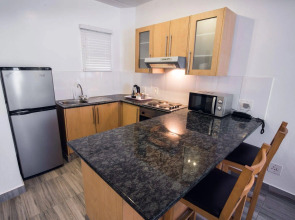 Airport Inn and Suites