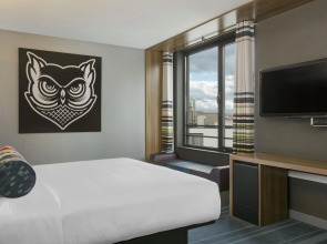 Отель Aloft Brussels Schuman