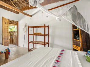 Shanuo Beach Bungalows