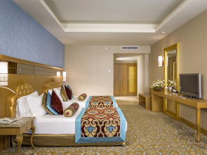 Royal Holiday Palace