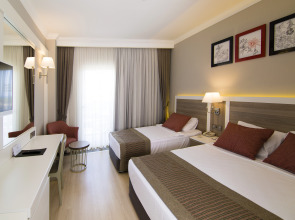 Port River Hotel & Spa