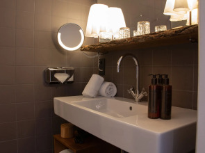 Numa Berlin Weinmeister