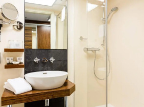 Avalon Hotel & Conferences