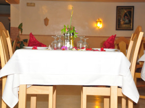 Cyclamens Hotel Mechmoum