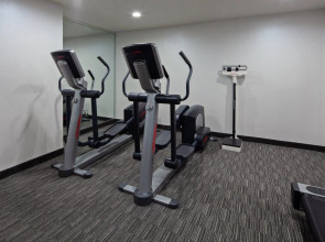 Holiday Inn Express & Suites Hollywood Walk Of Fame