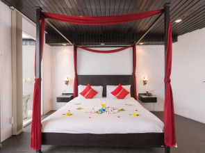 The Front Hotel and Apartment