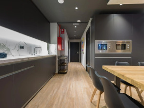 Airhostel Barcelona Airport 24h