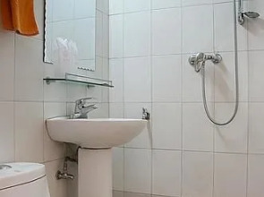 Donghua Hotel Beijing (Tian'anmen Wangfujing Branch)