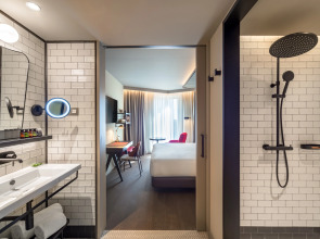 Отель Canopy by Hilton Madrid Castellana