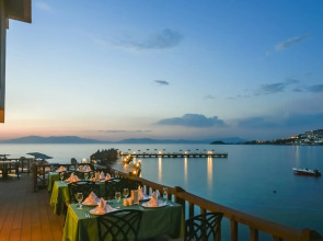 Le Bleu Hotel & Resort