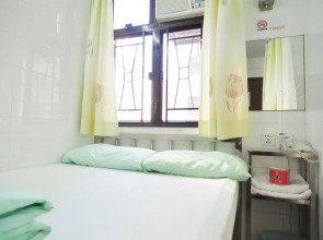 Lucky Hotel - Carlton Group of Hostels