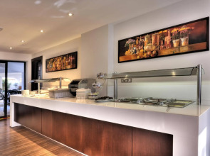 Livadhiotis City Hotel