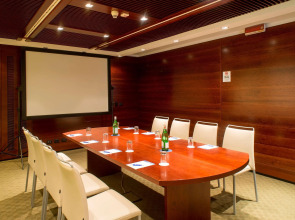 Отель NH Milano 2