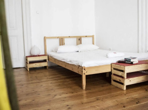 Locals Hostel & Suites