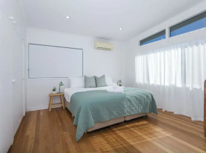 Luxe Waterfront Stay -Tallebudgera Creek