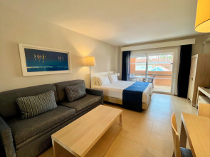 Отель Los Amigos Beach Club