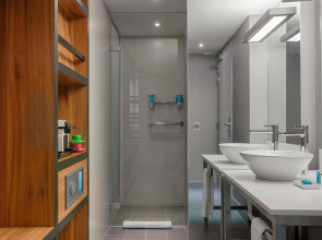 Отель Aloft Brussels Schuman