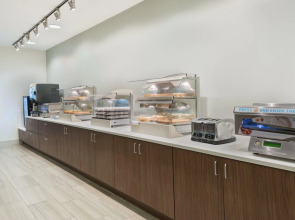 Holiday Inn Express & Suites Nearest Universal Orlando by IHG