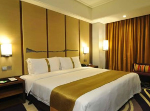 Holiday Inn Qingdao City Centre by IHG