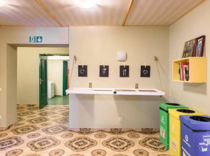 Downtown Forest Hostel & Camping