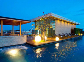 Seven Zea Chic Hotel