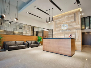 Амери Плаза