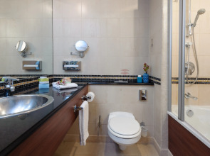 Leonardo City Tower Hotel Tel Aviv