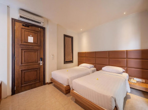 Alron Hotel Kuta Powered by Archipelago