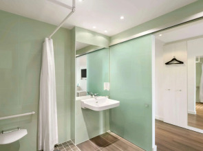 Super 8 by Wyndham Munich City North