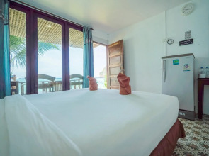 Phi Phi Cozy Seafront Resort