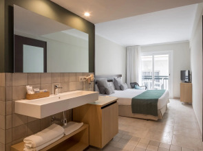 AQUA Hotel Bertran Park