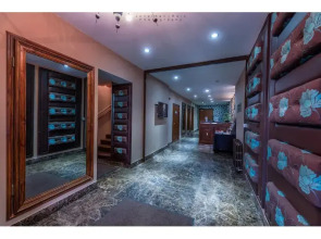 Number 44 Hotel & Bar