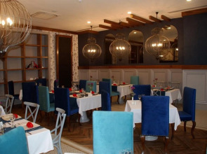 Port River Hotel & Spa