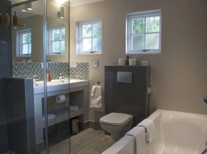 Whale Rock Luxury Lodge