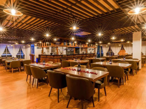 Sea Breeze Hotel & Villa