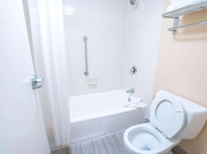 Quality Inn Palm Beach International Airport