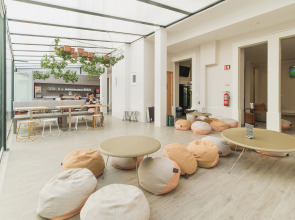 Хостел WOT Patio Social