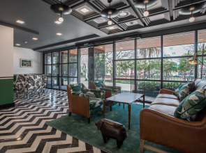 Отель Room Mate Valeria