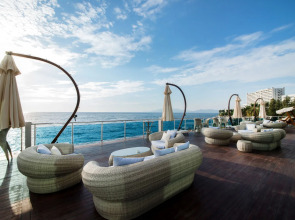 Charisma De Luxe Hotel