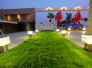 Hotel The Pearl - Newly Renovated in City Centre