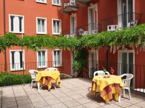 Cavour 30TRE - Hotel Moderno