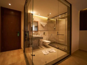 New Pyramid Front Hotel