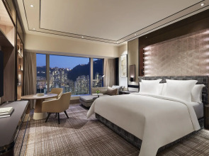 Four Seasons Hotel Hong Kong