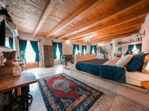 Zeus Cave Suites